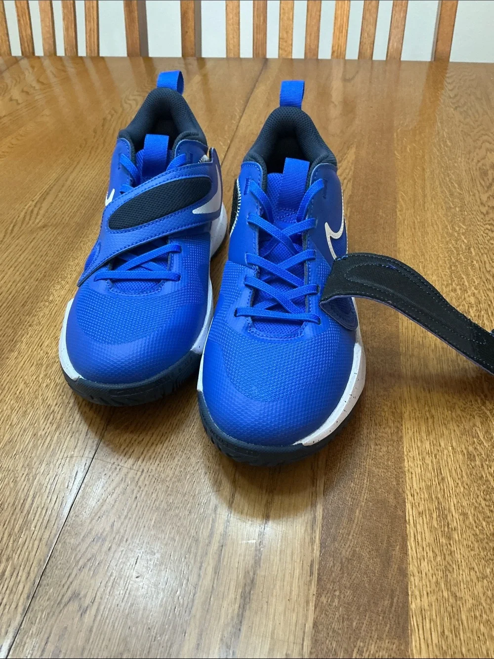 Kids Boys Hustle D 11 blue basketball sneakers. Size 6Y. New. Never worn.